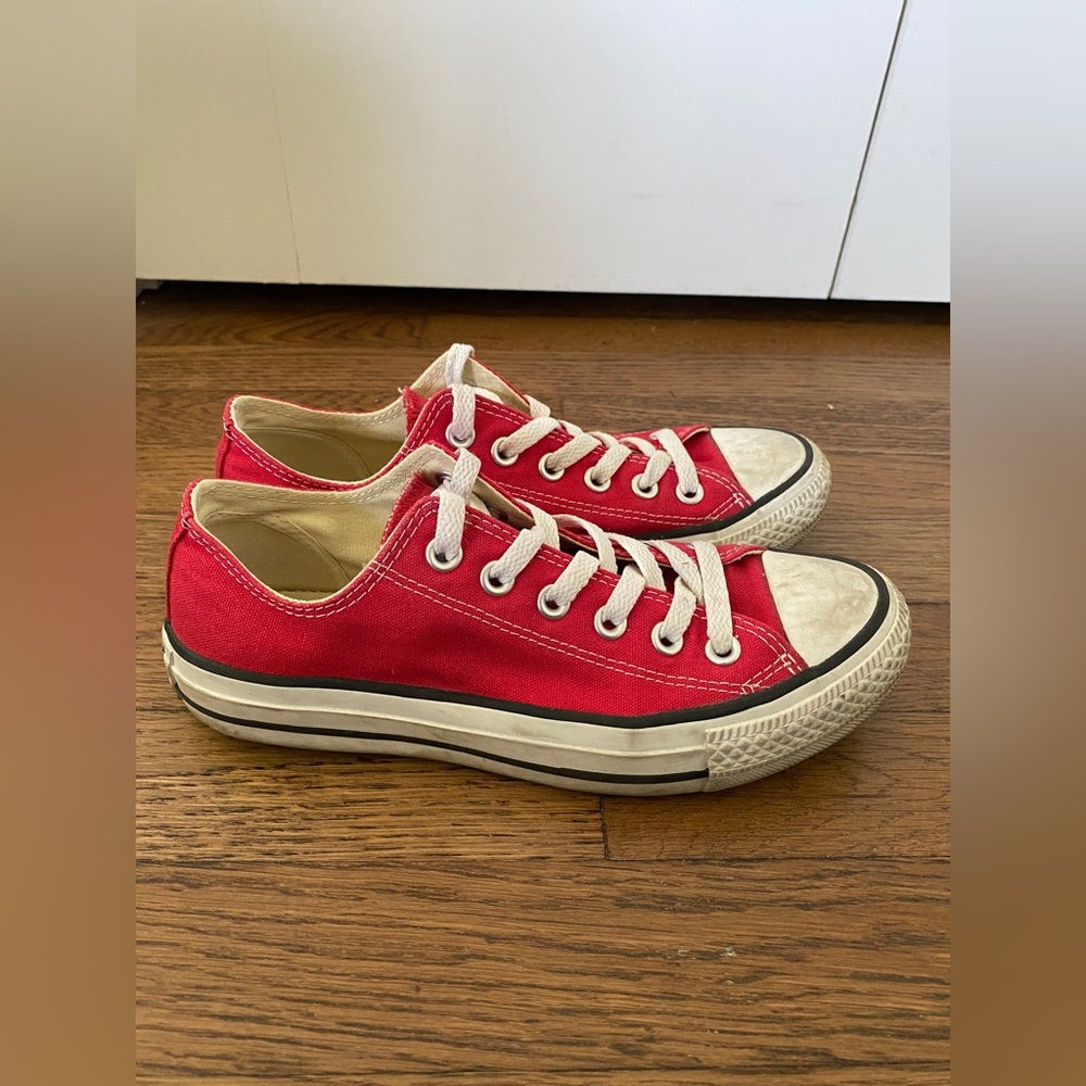Women’s Red Converse Low Top in Size 6 1/2